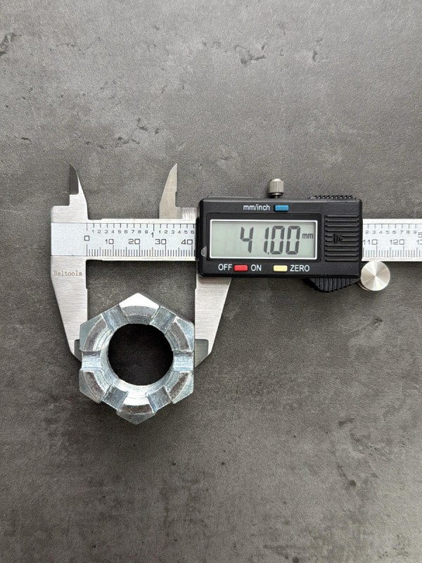 Гайка корончатая М27х2 S-41 Н-27 для оси БДМ