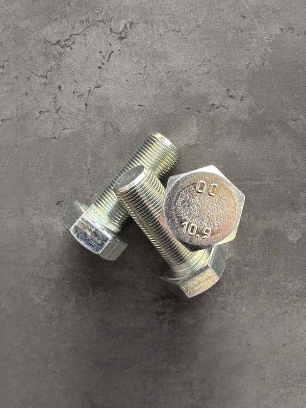 Болт М20х45х1,5 853050 на ушко рессоры (Белебей)