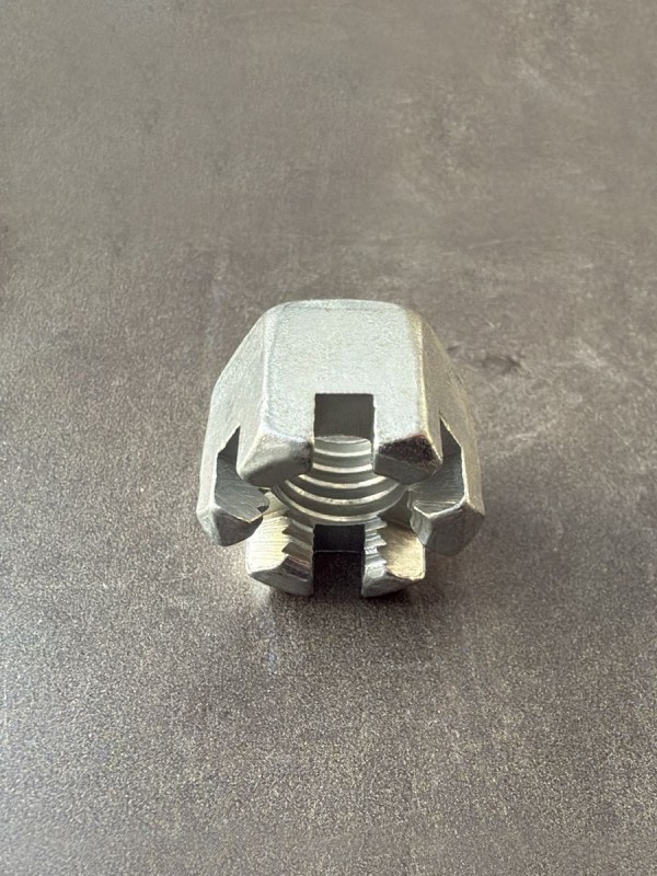 Гайка М12х1,5 корончатая